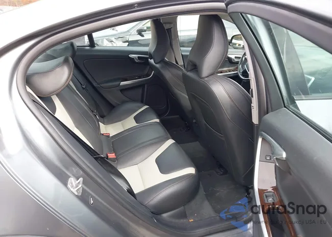 YV4612UM9G2000557: 43625224