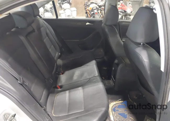 3VWBP7AJ0CM306036: 43627774