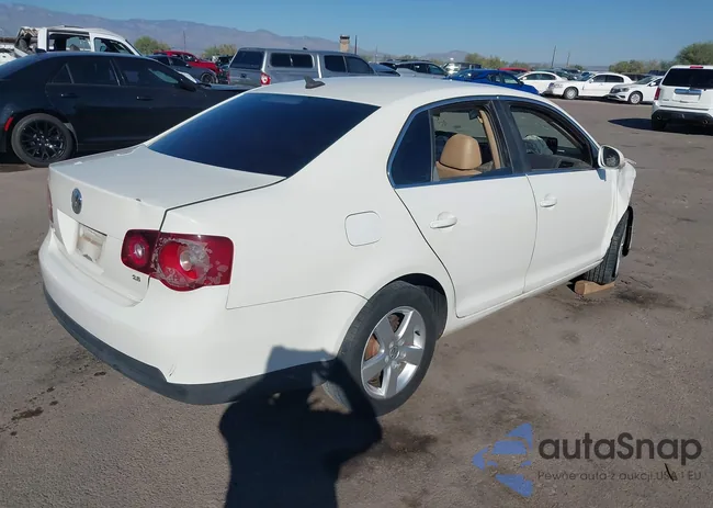 3VWRM71K68M037290: 43631817