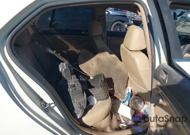 3VWRM71K68M037290: 43631817