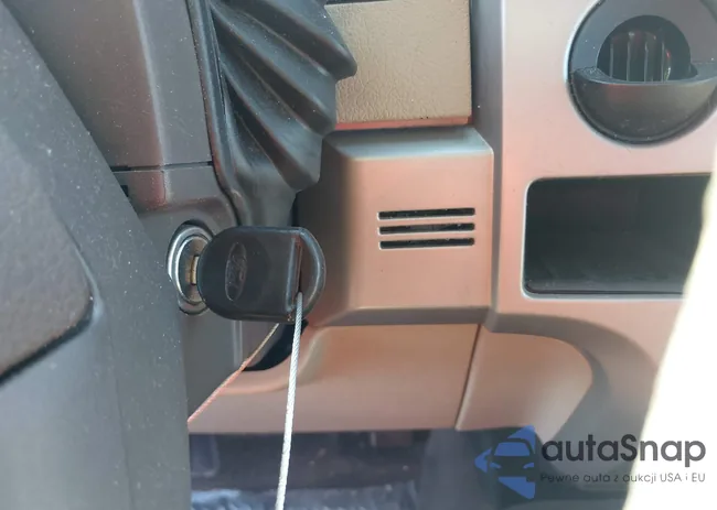 1FTRX12V09KB59247: 43632603