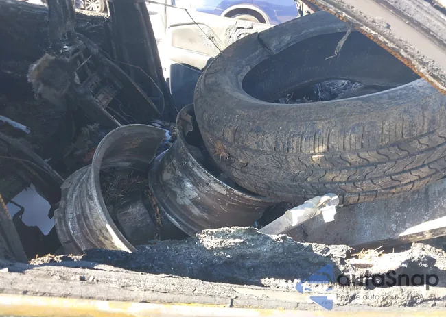 1C4PJLCB0KD344885: 43636683