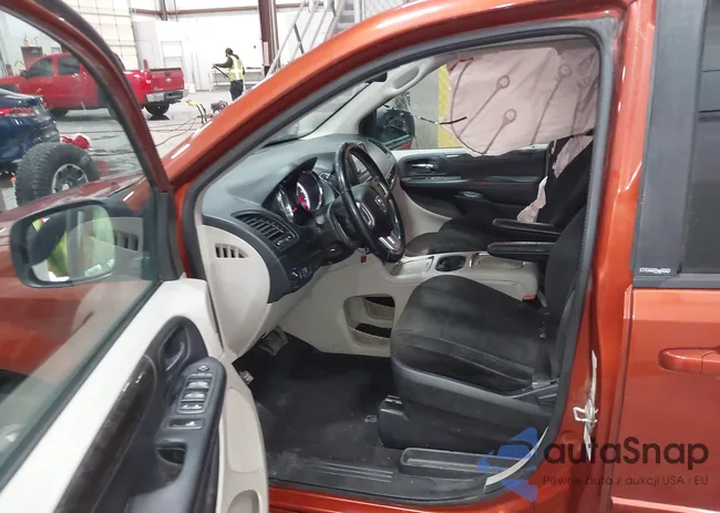 2C4RDGCG8CR214063: 43637442