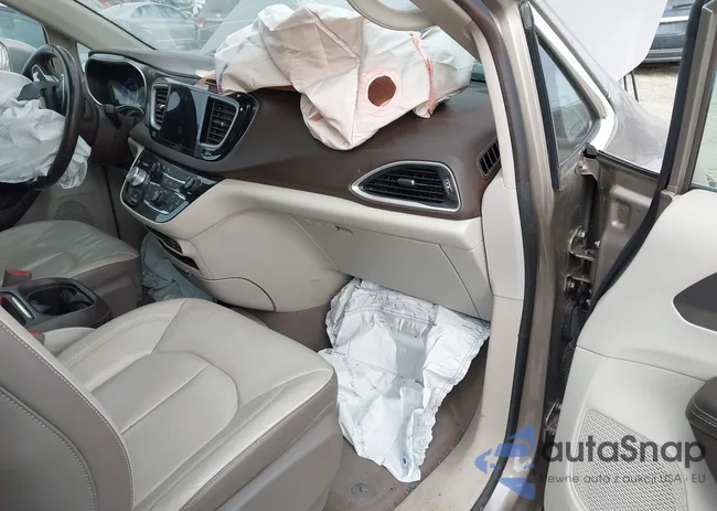 2C4RC1BG5HR561214: 43637659