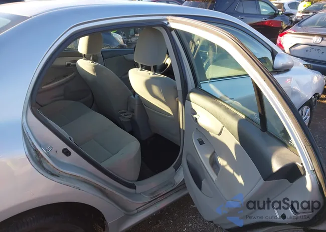 2T1BU4EE0DC009933: 43639677