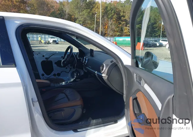 WAUAUGFF6H1048196: 43639788