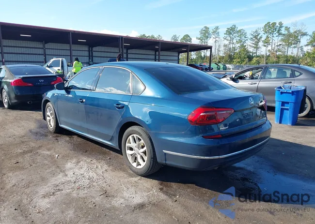 1VWAA7A30JC016392: 43640347