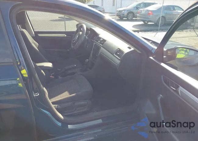 1VWAA7A30JC016392: 43640347