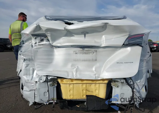 5YJYGDEE3LF052822: 43640437