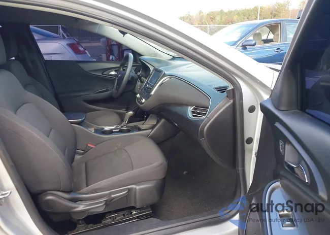 1G1ZB5ST0HF292711: 43640639