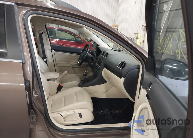 3VWML7AJ2BM680277: 43640256