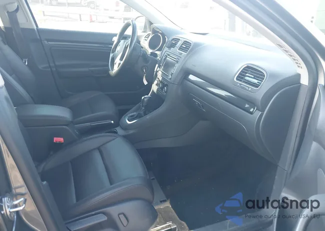 3VWPL7AJ8DM664939: 43641821