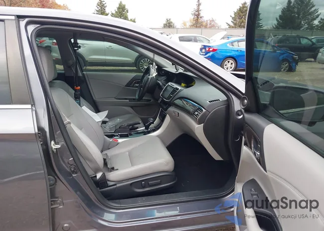 1HGCR2F84HA137607: 43643279