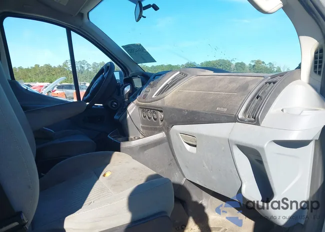 1FTYR1ZM6FKA21114: 43642952