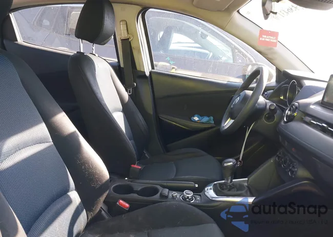 3MYDLBZV9GY115023: 43643170