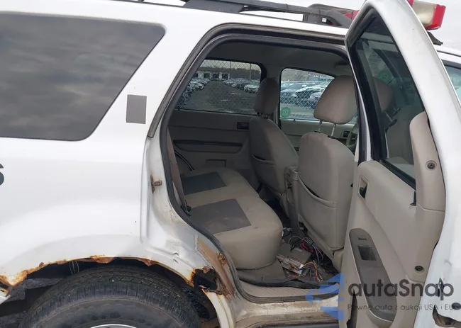 1FMCU93118KD30106: 43646595