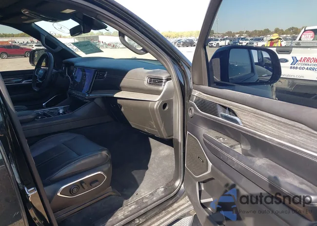 1C4SJUBT1NS184624: 43648550