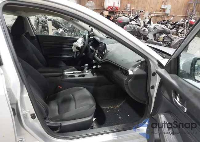 1N4BL4BV7KC243070: 43648552