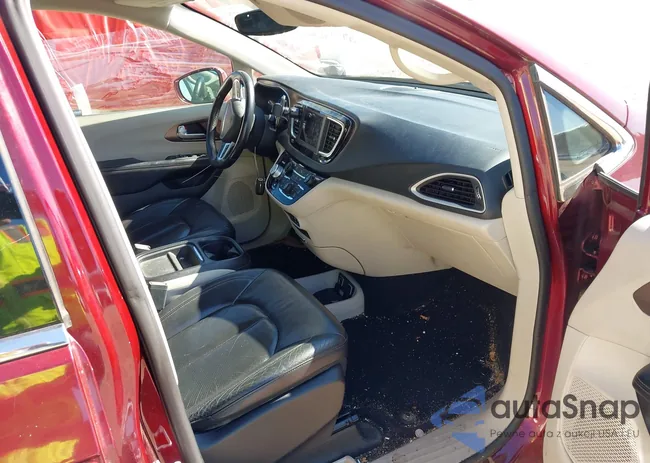 2C4RC1BG3JR120073: 43647791