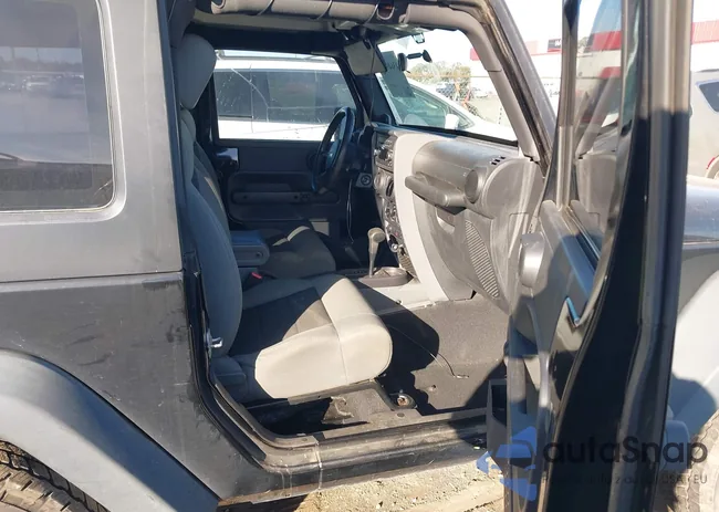 1J4FA24199L710302: 43649221