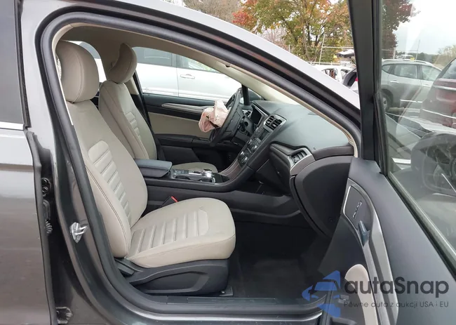 3FA6P0UU7JR100221: 43649288