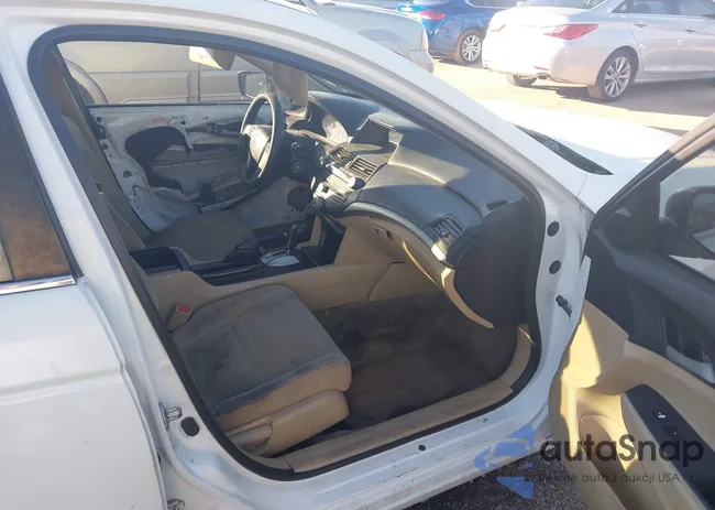 1HGCP2F33BA064022: 43649413