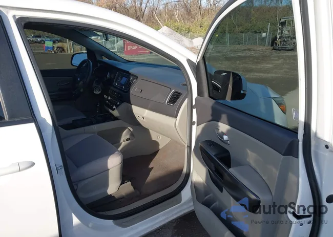 KNDMB5C10G6173876: 43649688