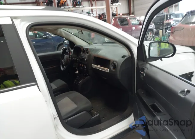 1C4NJDBBXFD416499: 43652442