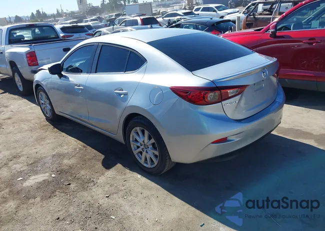 3MZBN1V3XJM257858: 43652657