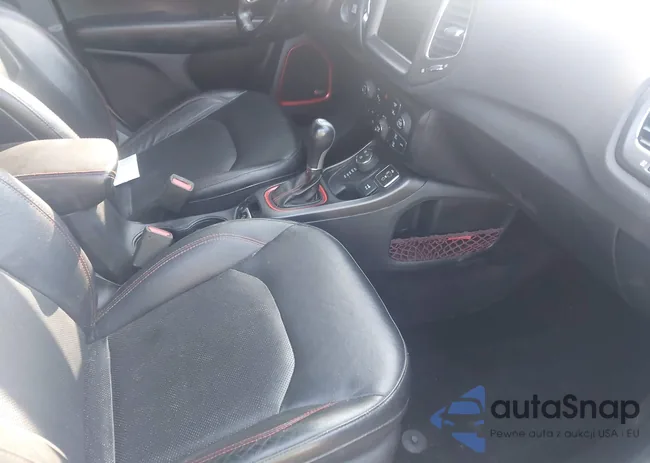 3C4NJDDB8JT192617: 43653155