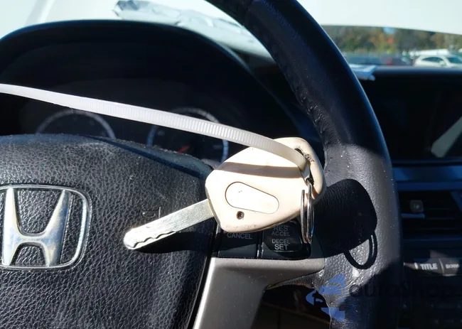 1HGCP3F87CA005798: 43659266