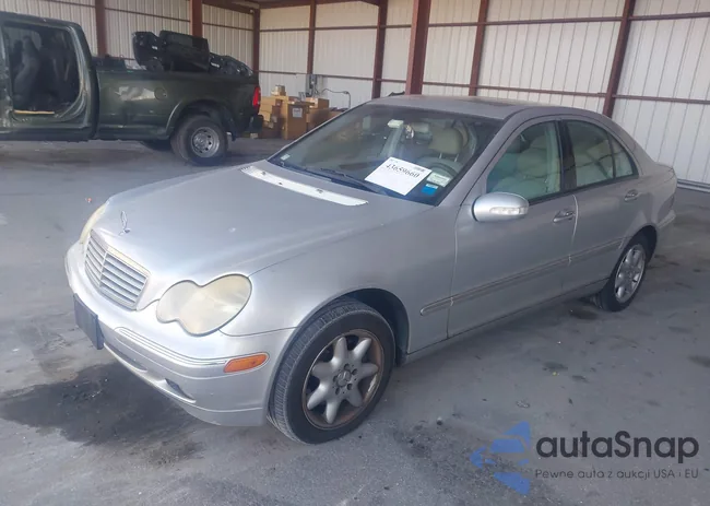 WDBRF64J03F333035: 43659660