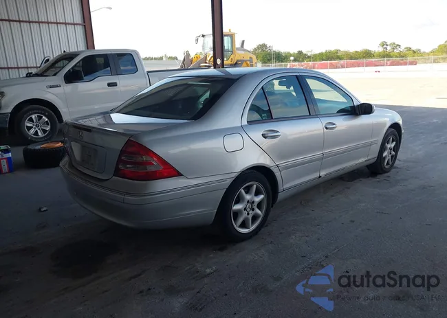 WDBRF64J03F333035: 43659660