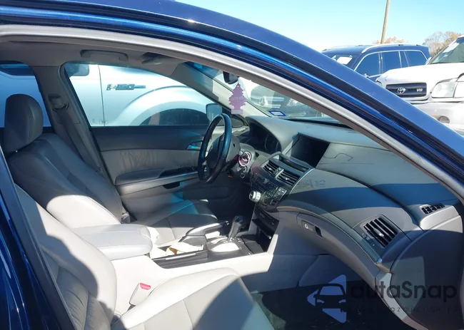 1HGCP26839A103858: 43658831