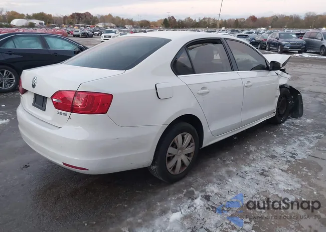 3VWDX7AJ7DM435918: 43661017