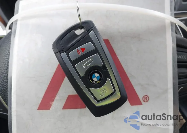 WBA8B9C58JEE80771: 43663459