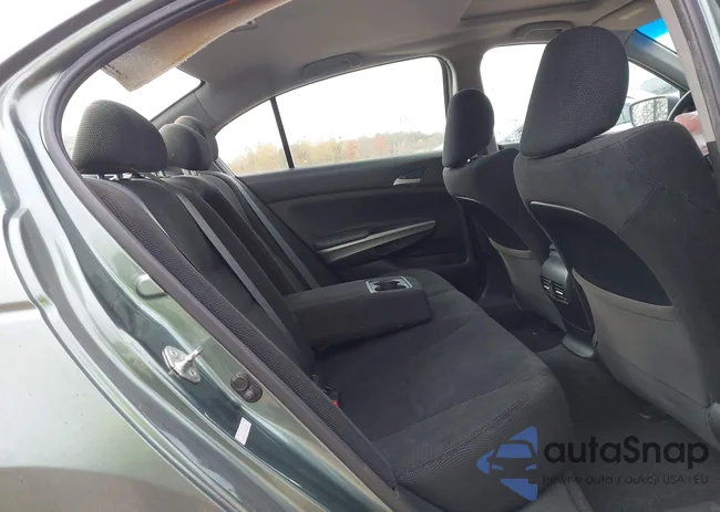 1HGCP2F7XAA107997: 43664819