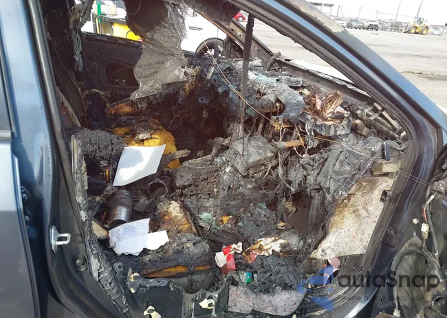 2T1BURHE9EC030872: 43667776