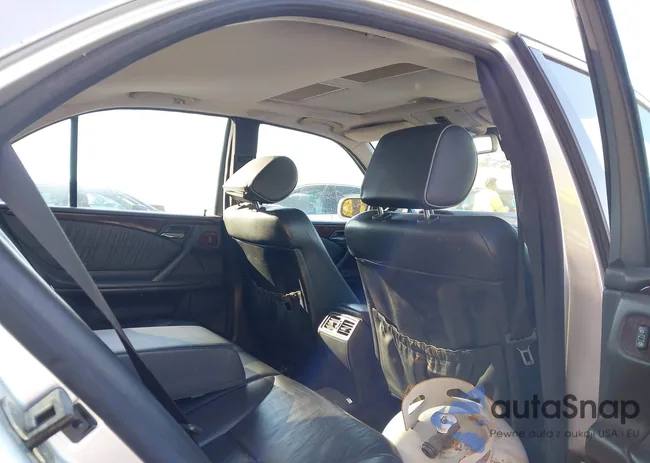 WDBJF65J81B284389: 43671301