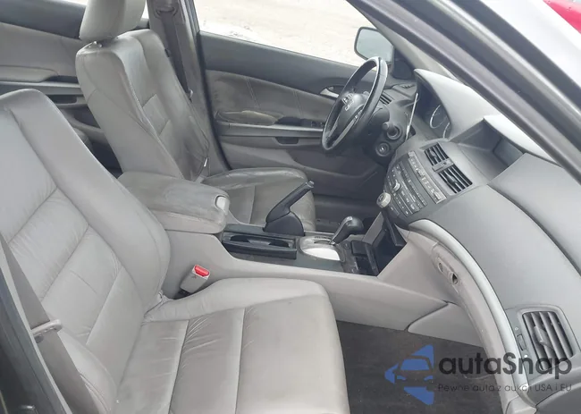 1HGCP3F81AA017815: 43671411