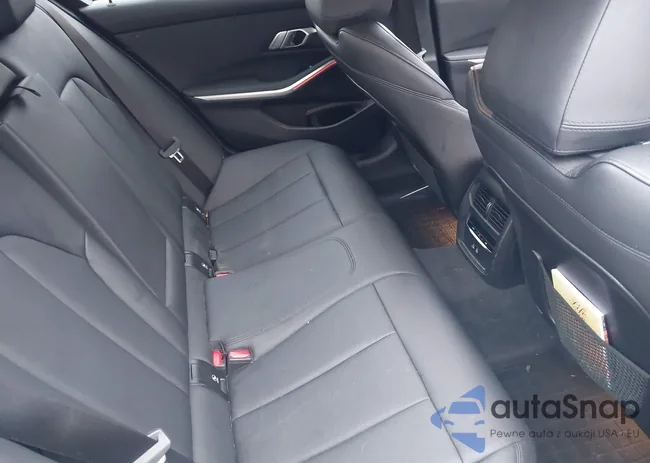 3MW5R7J02M8B73188: 43671673