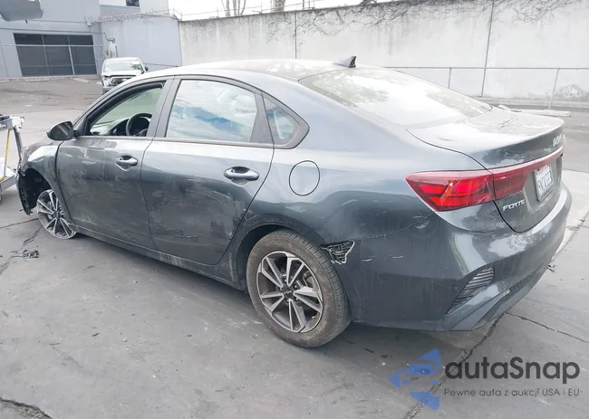 3KPF24AD9RE814178: 43675586