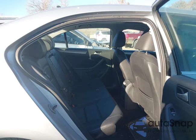 3VWLL7AJXEM443925: 43677219