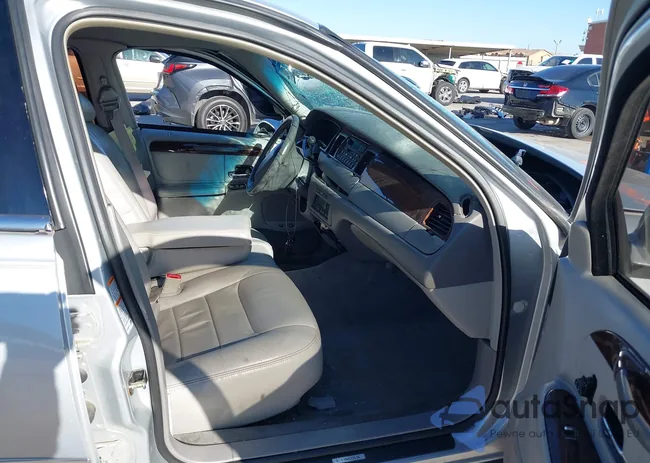 1LNHM81W7YY820996: 43679909