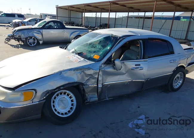 1LNHM81W7YY820996: 43679909