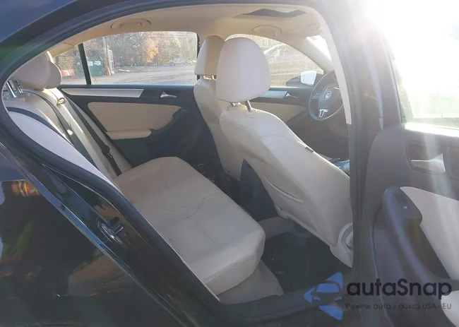 3VWLL7AJ0CM329171: 43682684