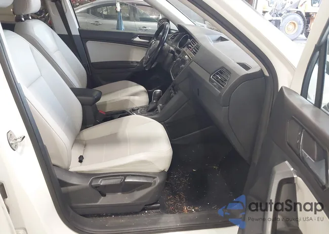 3VV2B7AX9JM027804: 43681820