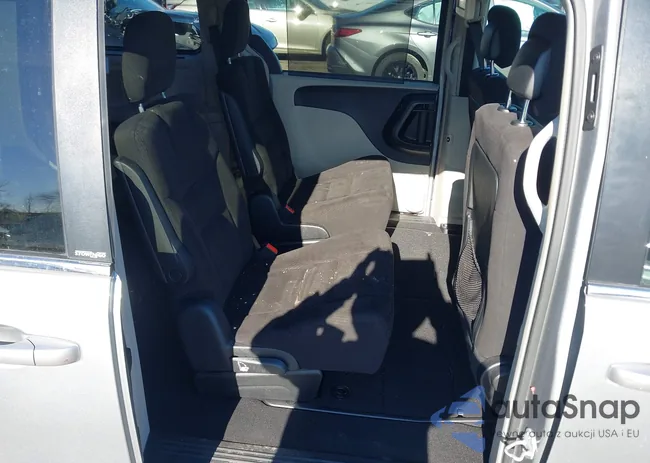 2C4RC1BG2ER225225: 43684398