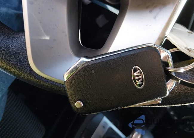 3KPF24AD4KE071712: 43684898