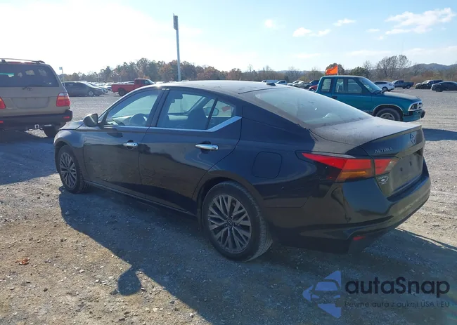 1N4BL4DV2RN324943: 43687384